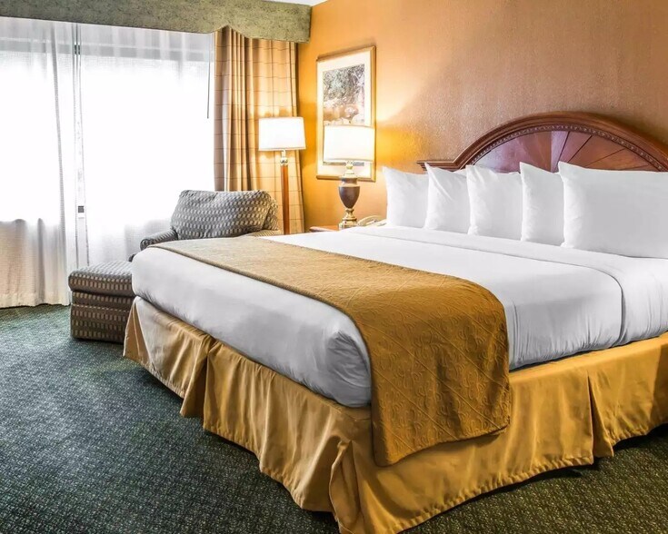 More Photos Of 26111 Telegraph Rd, Southfield Hotel For Sale