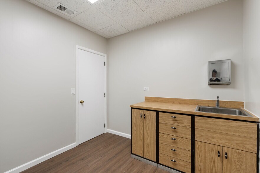 More Photos Of 2627 Hylan Blvd, Staten Island Medical For Lease