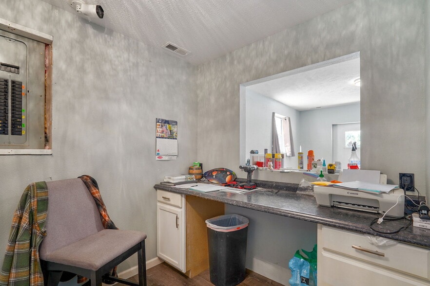 More Photos Of 306 S Washington Ave, Walnut Grove General Retail For Sale