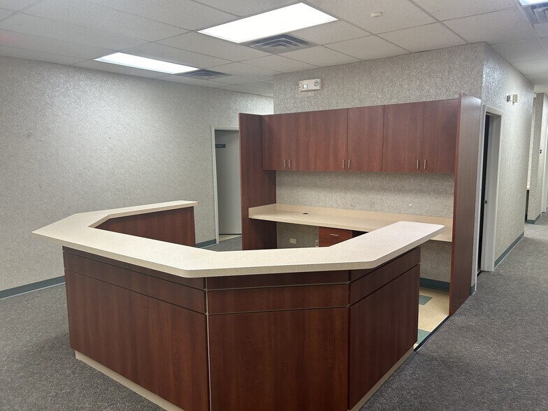 More Photos Of 1240 Il Route 83, Bensenville Medical For Lease