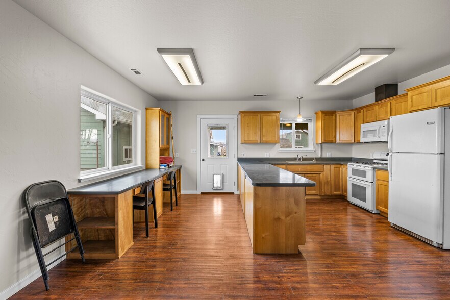 More Photos Of 802 E Vilas Rd, Medford Light Manufacturing For Sale