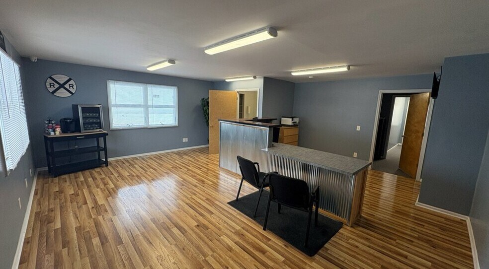 More Photos Of 1003 N Saginaw St, Durand Flex For Lease