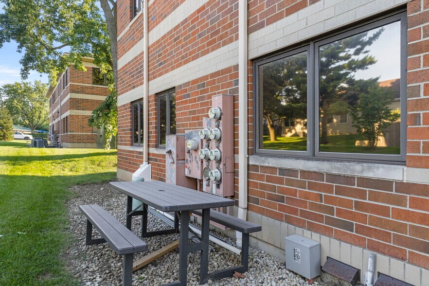 More Photos Of 1N131 County Farm Rd, Winfield Office Residential For Sale