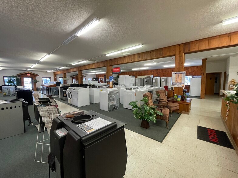 More Photos Of 16288 W Stress Rd, Hayward Showroom For Sale