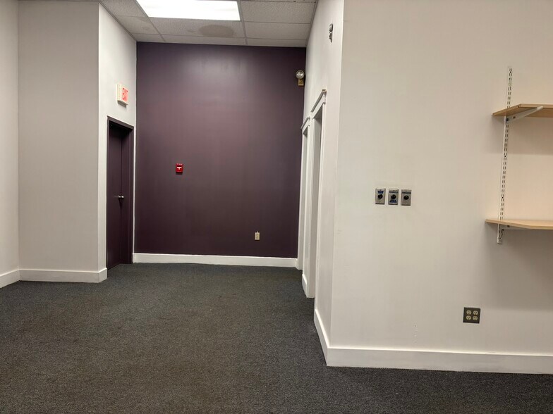 More Photos Of 9 Bow St, Freeport General Retail For Sale