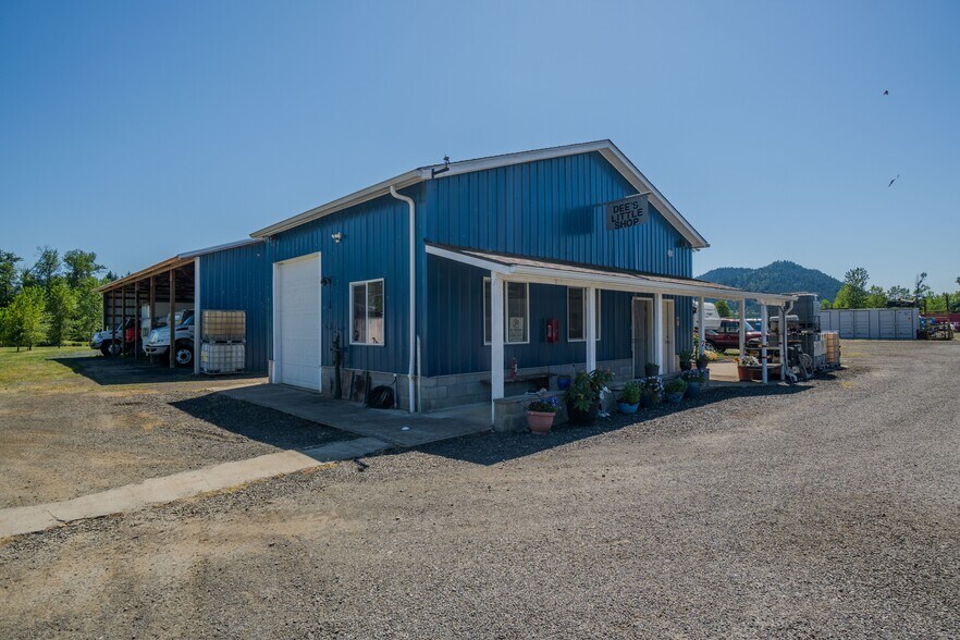 More Photos Of 215 Lawson Ln, Tenmile Warehouse For Sale