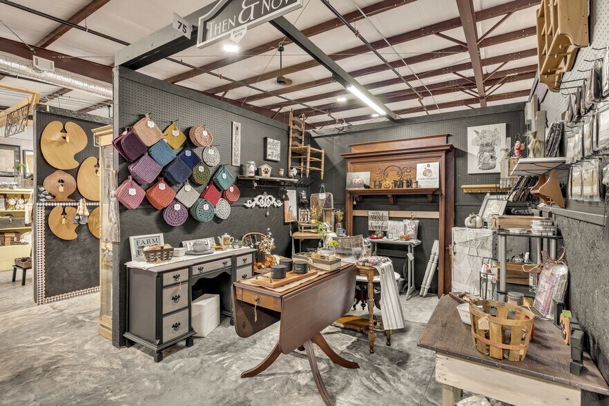 More Photos Of 2120 Old Highway 431 S, Greenbrier Freestanding For Sale