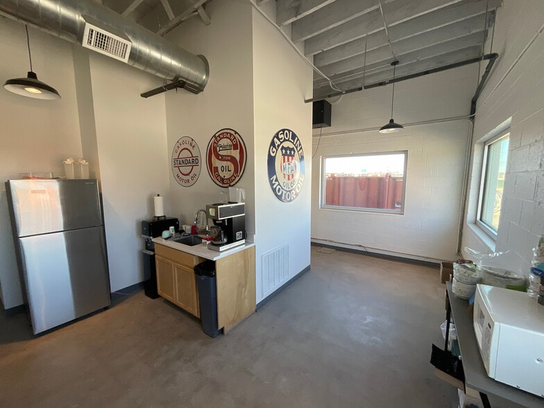 More Photos Of 1405 Woodswether Rd, Kansas City Warehouse For Sale