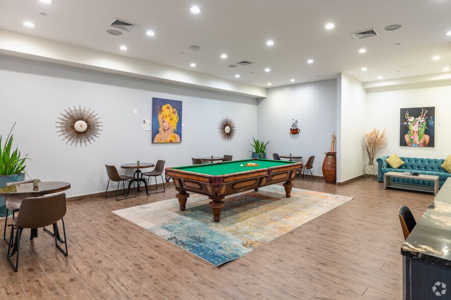 More Photos Of 2827 Paradise Rd, Las Vegas Health Club For Sale