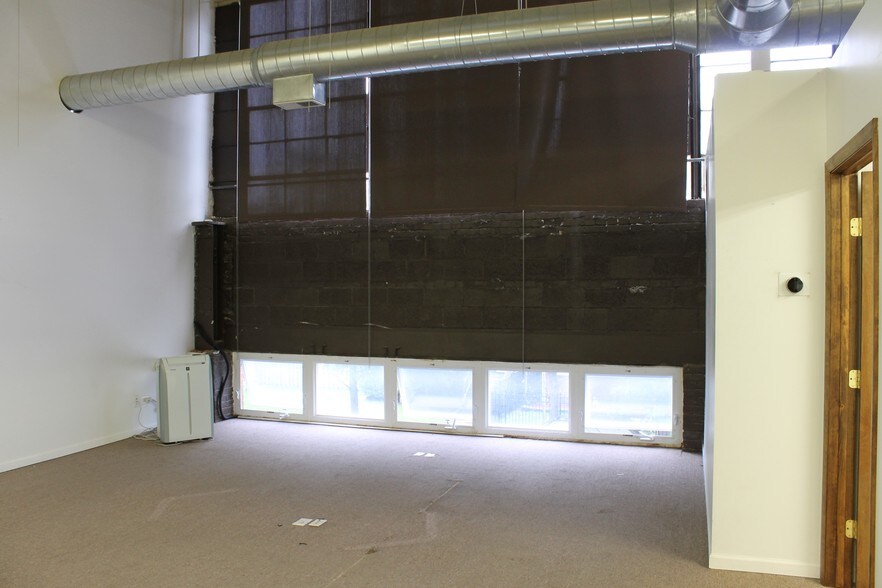 More Photos Of 5066-5070 N Kimberly Ave, Chicago Manufacturing For Lease