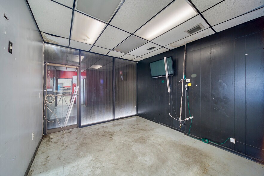 More Photos Of 10780 SW 190th St, Miami Auto Repair For Lease