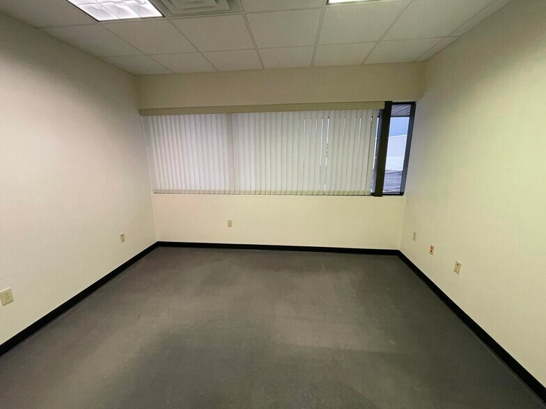 More Photos Of 2700 Davitt St, Sault Sainte Marie Office For Lease