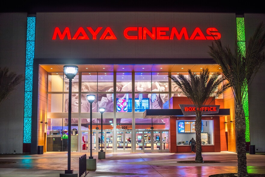 More Photos Of 401 Woollomes Ave, Delano Unknown For Lease