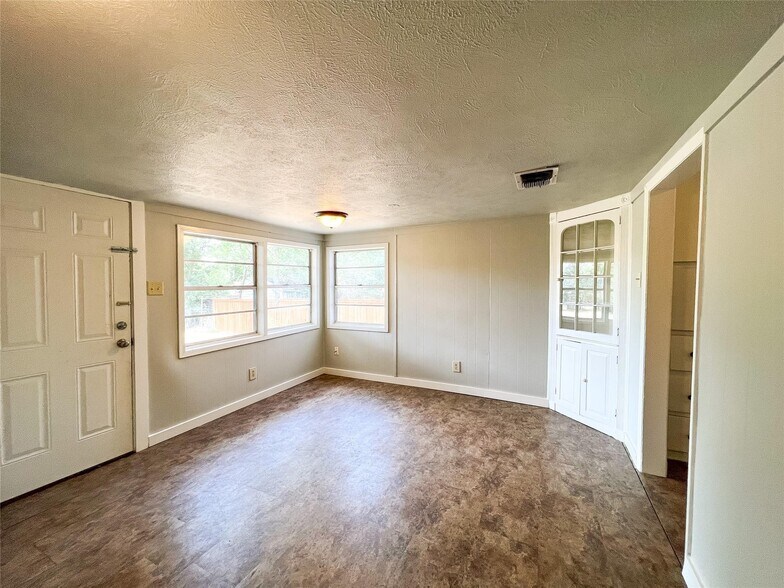More Photos Of 1435 W Groesbeck St, Stephenville Multifamily For Sale