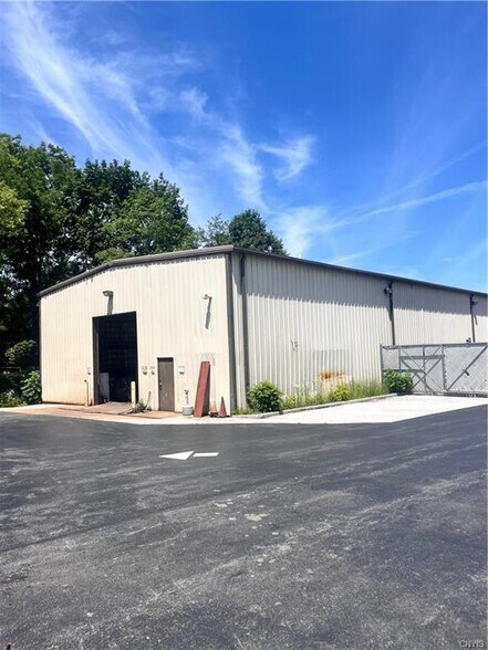 More Photos Of 325 Commerce Blvd, Liverpool Light Manufacturing For Sale