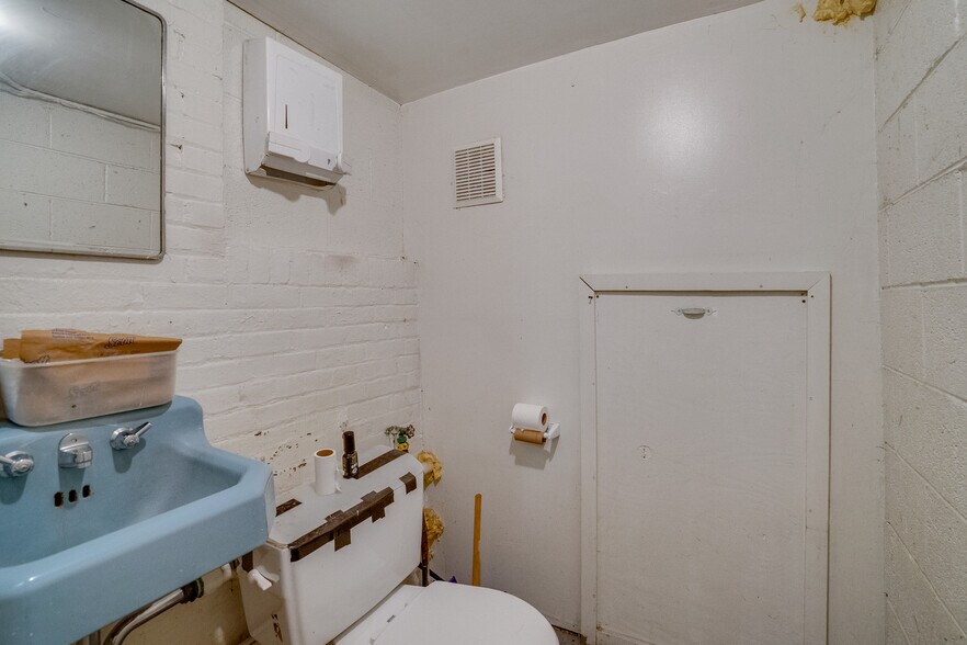 More Photos Of 2038 S Juniper St, Philadelphia Apartments For Lease