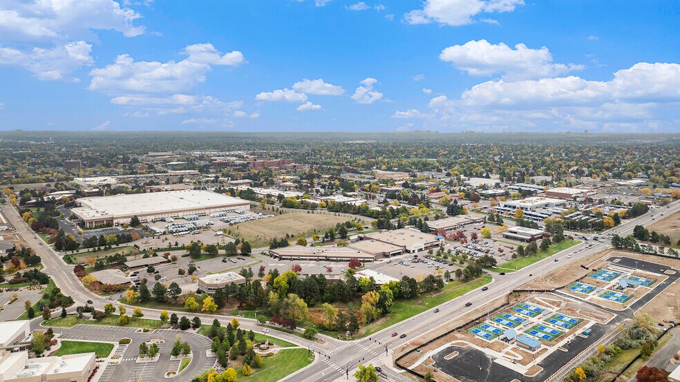 More Photos Of 221 W County Line Rd, Littleton Freestanding For Lease