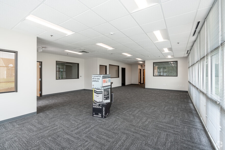 More Photos Of 1825 Westpark Dr, Grand Prairie Warehouse For Lease