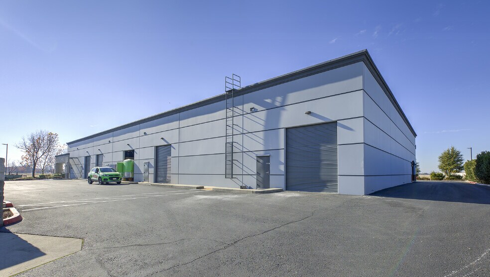 More Photos Of 1331 Aviation Blvd, Lincoln Warehouse For Sale