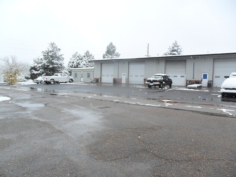 More Photos Of 1790 Jasper St, Aurora Light Manufacturing For Lease