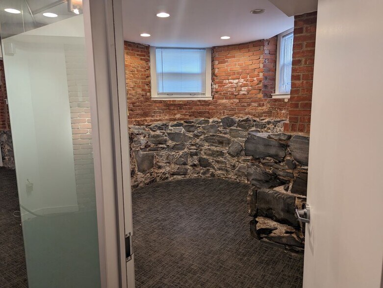 More Photos Of 4 University Rd, Cambridge Apartments For Lease