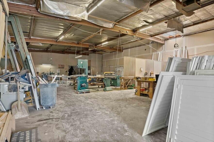 More Photos Of 8115 Lankershim Blvd, North Hollywood Warehouse For Lease