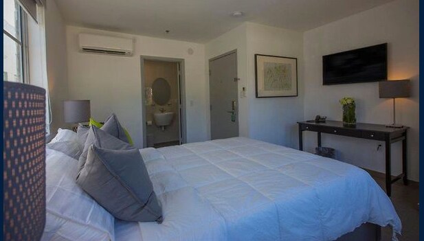 More Photos Of 740 Ocean Dr, Miami Beach Hotel For Sale