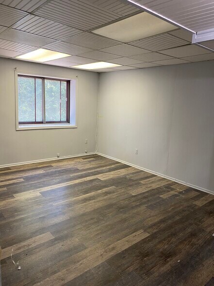 More Photos Of 103 Fort Salonga Rd, Northport Office For Sale