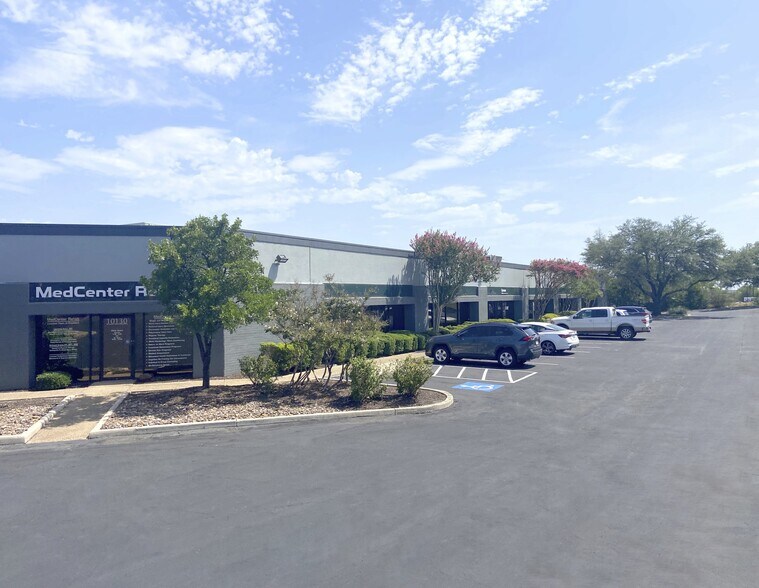 More Photos Of 10100-10146 Huebner Rd, San Antonio Research And Development For Lease