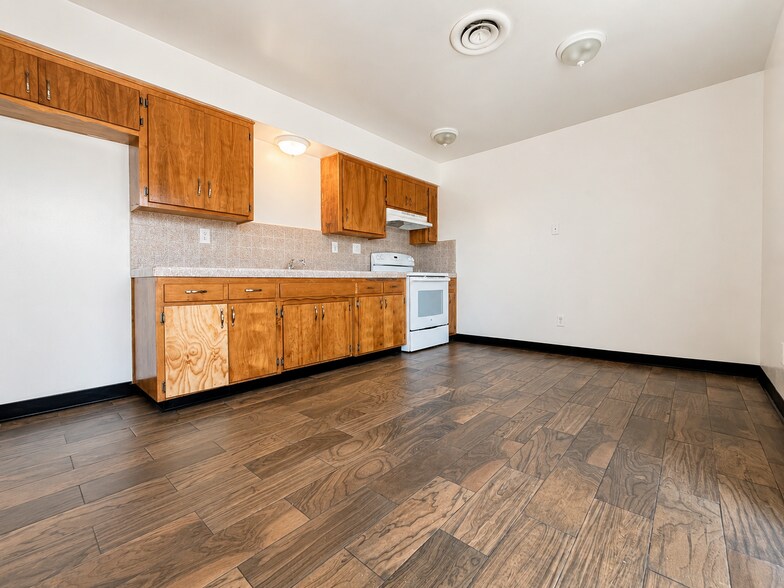 More Photos Of 1500 Owens St, Bakersfield Multifamily For Sale