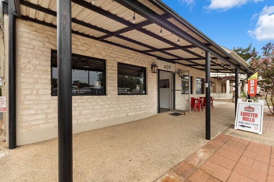 More Photos Of 409 E Main St, Fredericksburg Storefront Retail Office For Lease