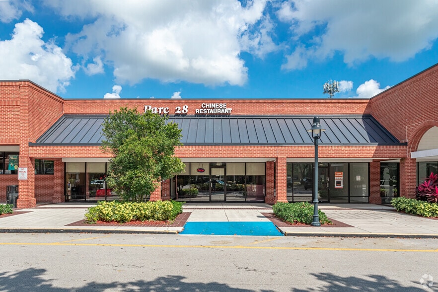 More Photos Of 1110-1392 Weston Rd, Weston Unknown For Lease