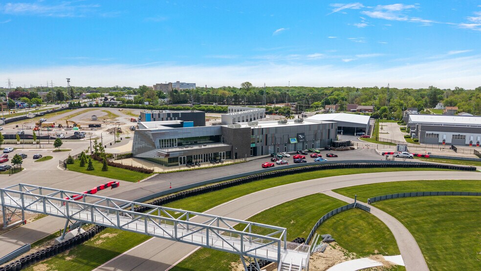 More Photos Of 148 Pit Ln, Pontiac Parking Garage For Sale