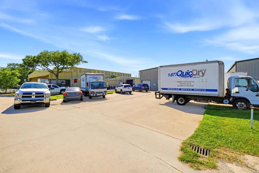 More Photos Of 1309 Illinois Ave, South Houston Warehouse For Sale