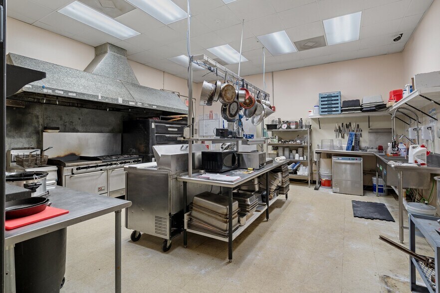 More Photos Of 299 E Gulf To Lake Hwy, Lecanto Storefront For Sale