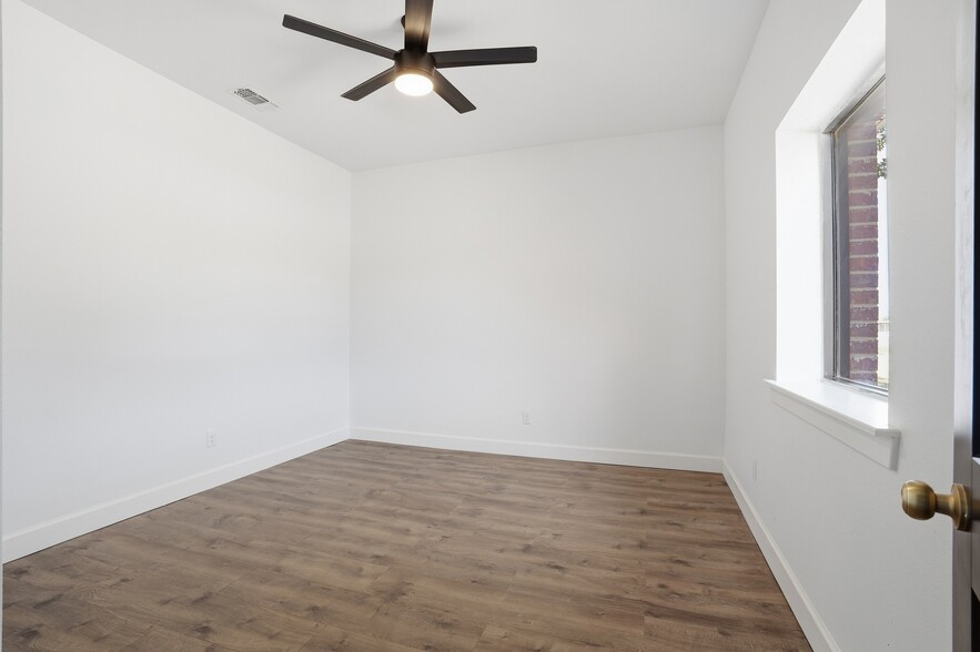 More Photos Of 7327 19th St, Lubbock Office For Sale