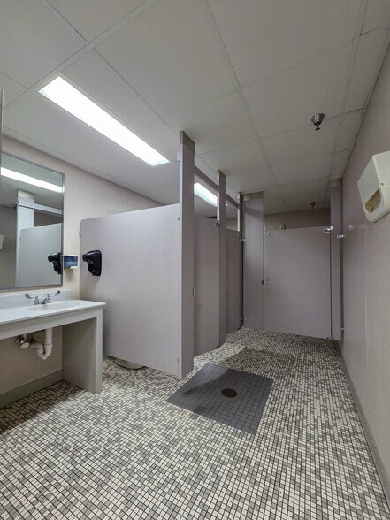 More Photos Of 3943 Highway 90, Pascagoula General Retail For Sale