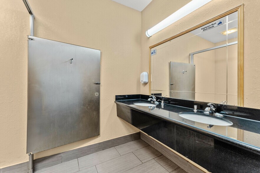 More Photos Of 12340 I-10 Service Rd, New Orleans Hotel For Sale