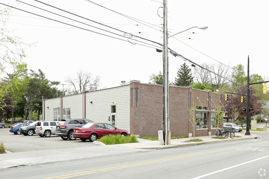 More Photos Of 1007 Lake Dr SE, Grand Rapids Freestanding For Sale