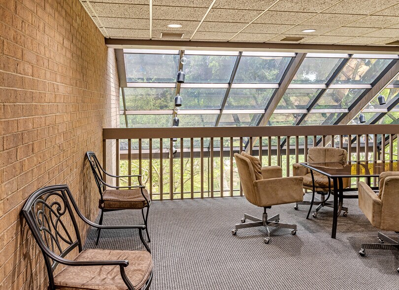 More Photos Of 8330-8350 Meadow Rd, Dallas Office For Sale