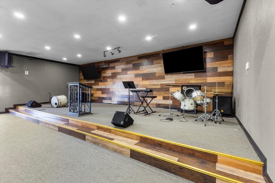 More Photos Of 11385 Cedar Ave, Bloomington Religious Facility For Sale