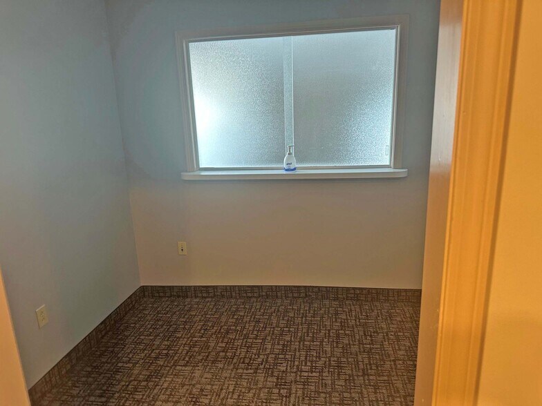 More Photos Of 390 Pierce St, Kingston Medical For Lease