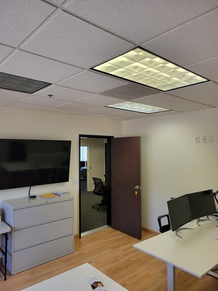 More Photos Of 2600 Foothill Blvd, La Crescenta Office For Lease