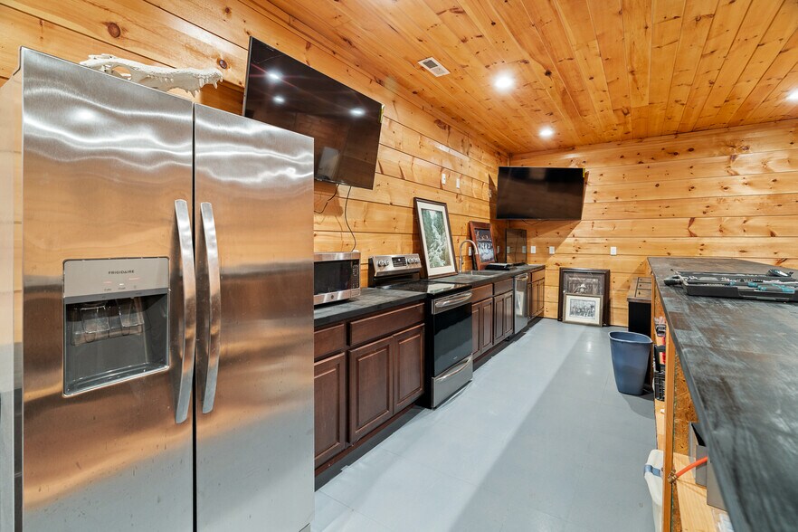 More Photos Of 2005 Boyds Creek Hwy, Sevierville Warehouse For Sale
