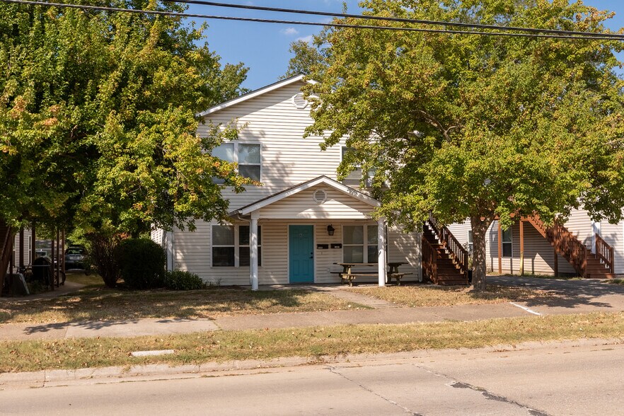 More Photos Of 902-908 W Mill St, Carbondale Apartments For Sale