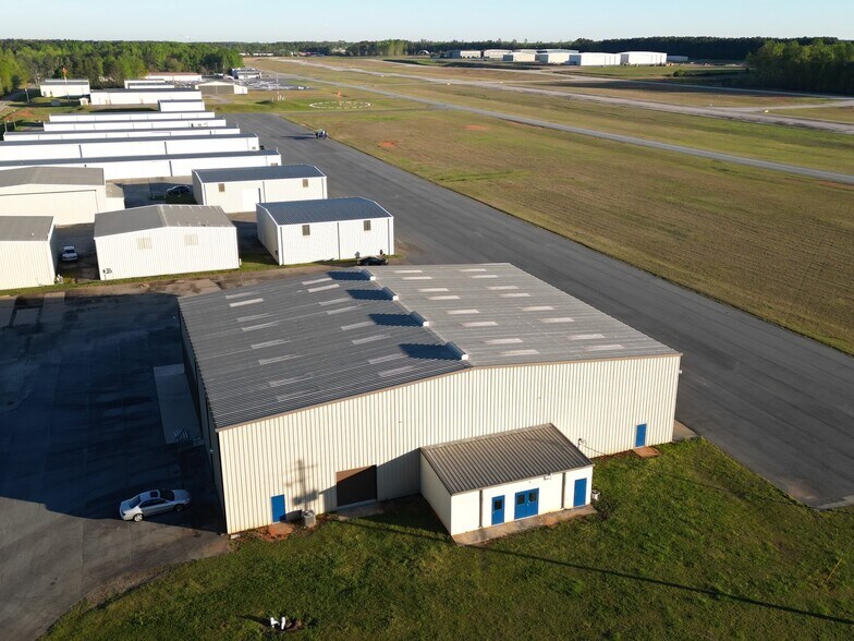 More Photos Of 260 W Aviation Way, Newnan Specialty For Lease