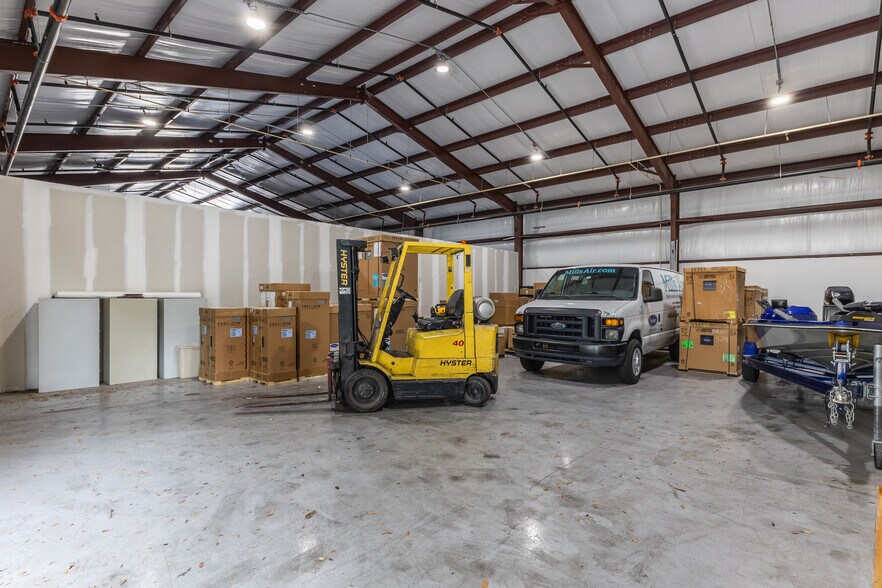 More Photos Of 6620 N Orange Blossom Trl, Orlando Unknown For Lease