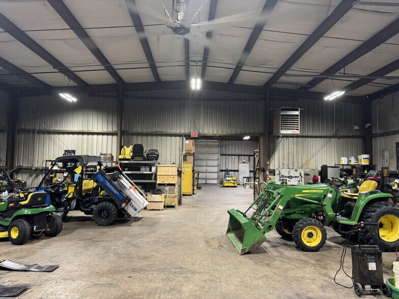 More Photos Of 12137 Airline Hwy, Baton Rouge Showroom For Lease