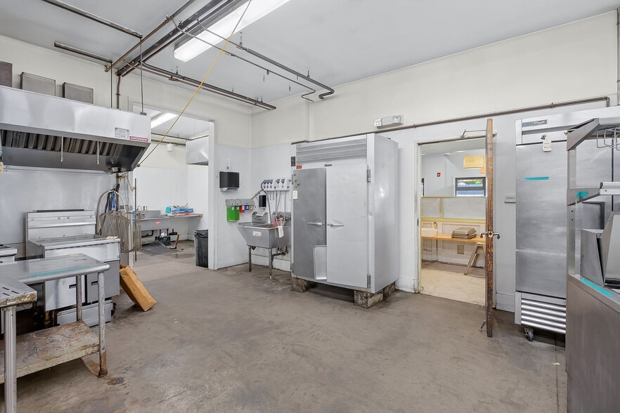 More Photos Of 18 Elm Ct, Sheffield Restaurant For Sale