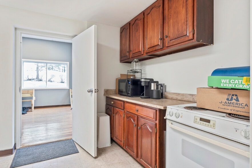 More Photos Of 105 E Cornwell Ln, Purcellville Warehouse For Sale